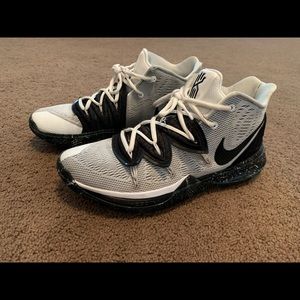 Kyrie 5 Oreo Basketball shoes size 10